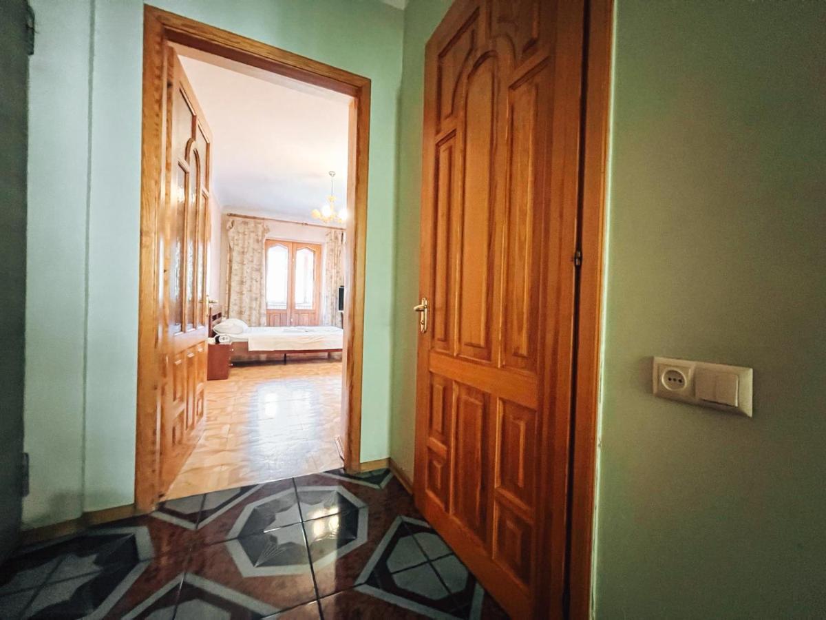 1-Room Apartments Kiev City Center Eksteriør billede